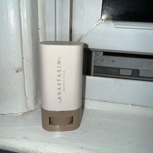 Anastasia Beverly Hills Skin tint
